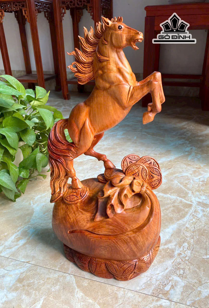 tuong-ngua-phong-thuy-nhat-ma-phi-thien-go-huong-cao-45-ngang-22-sau-13-cm-452042