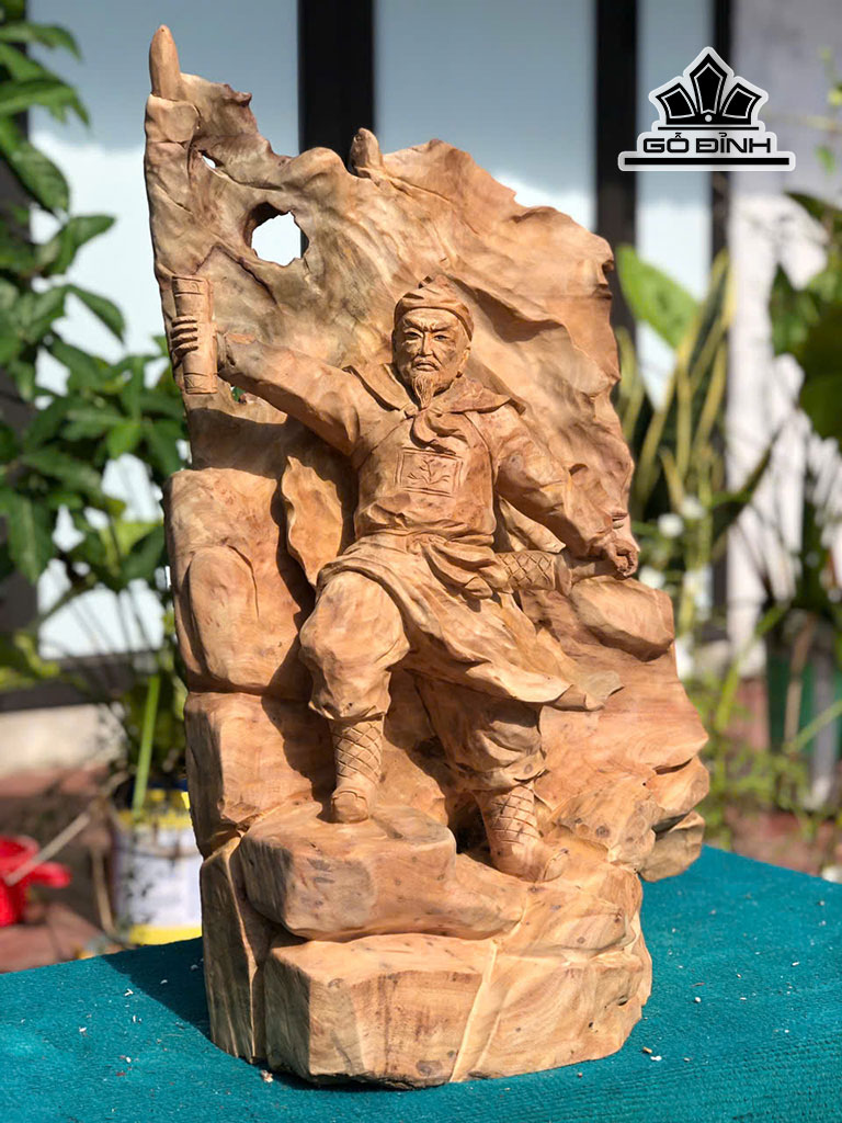 tuong-tran-quoc-tuan-go-xa-xi-cao-65-ngang-43-sau-19-cm-452180