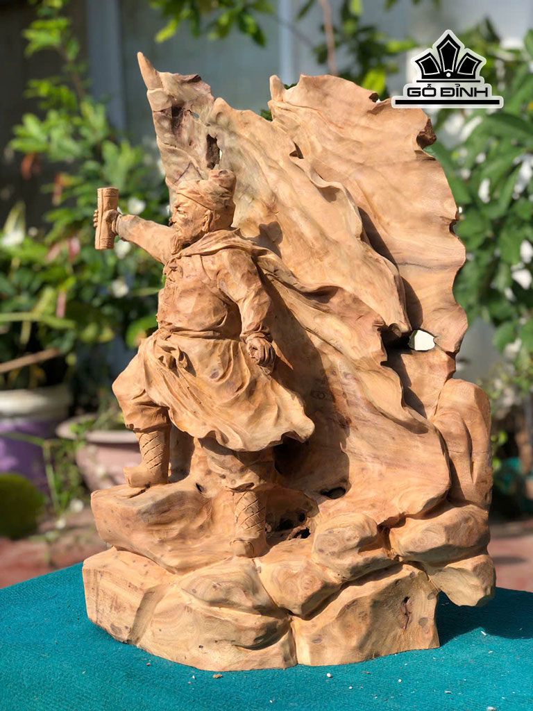 tuong-tran-quoc-tuan-go-xa-xi-cao-65-ngang-43-sau-19-cm-452181