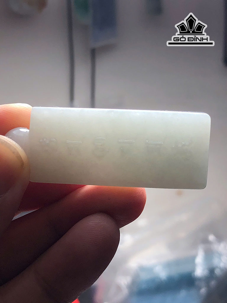 mat-day-chuyen-luc-tu-da-cam-thach-cao-52-ngang-192-sau-114-cm-452313