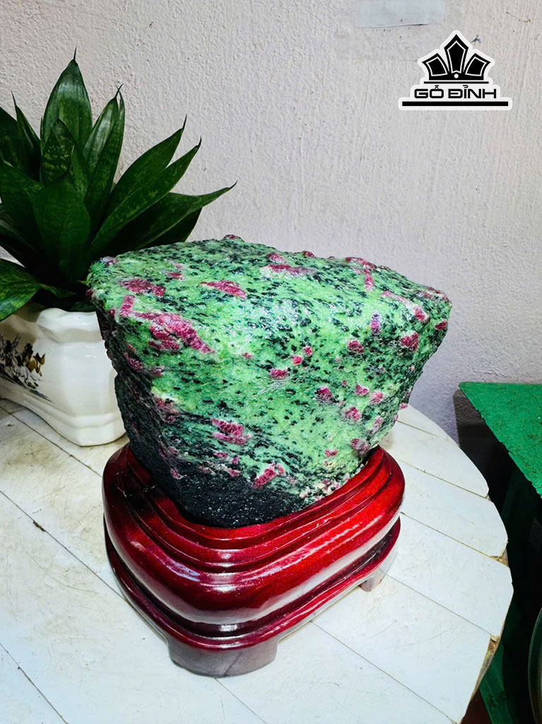 tac-pham-da-ruby-nam-phi-cao-17-ngang-17-cm-47kg-452435