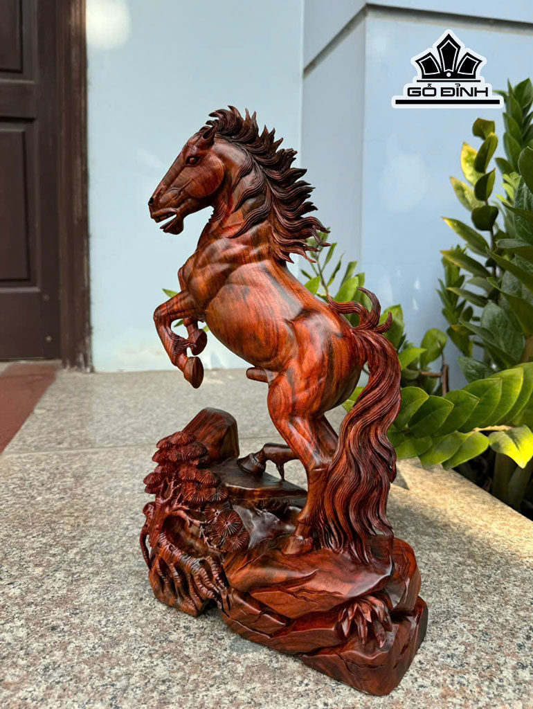 tuong-ngua-phong-thuy-nhat-ma-phi-thien-go-trac-cao-42-ngang-24-sau-12-cm-452474