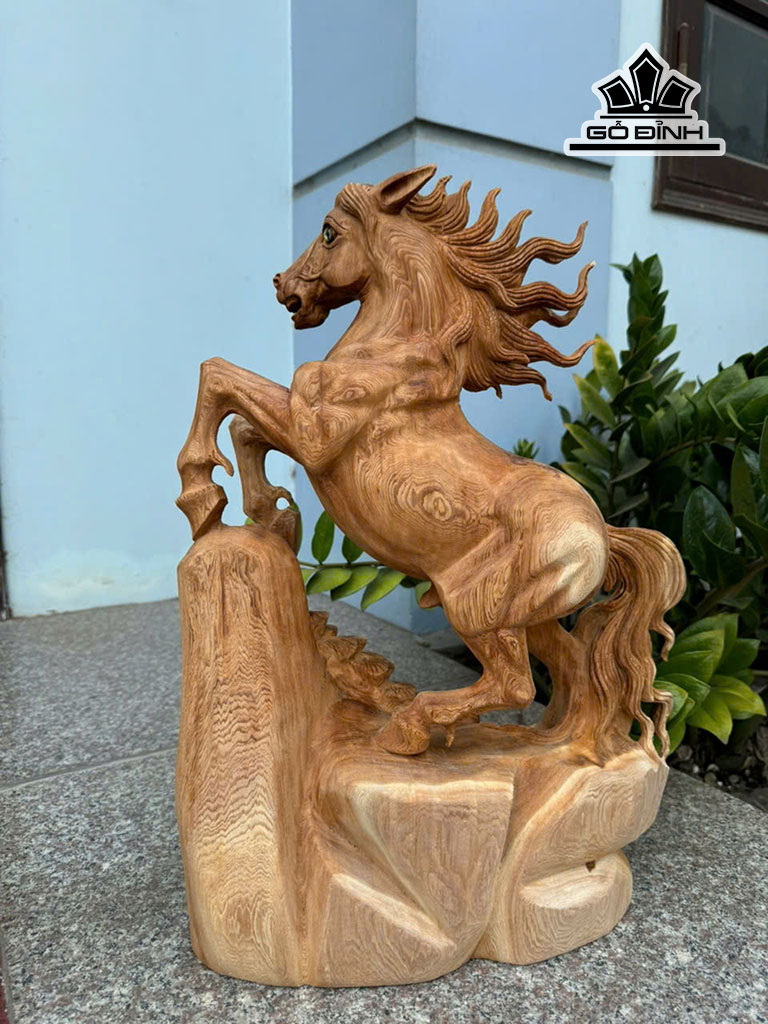 tuong-ngua-phong-thuy-nhat-ma-phi-thien-go-ngoc-am-cao-52-ngang-35-sau-13-cm-453447