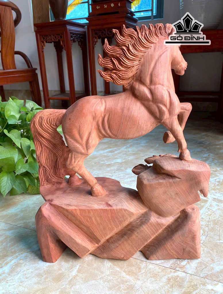 tuong-ngua-phong-thuy-nhat-ma-thong-dong-go-huong-cao-47-ngang-34-sau-13-cm-453688