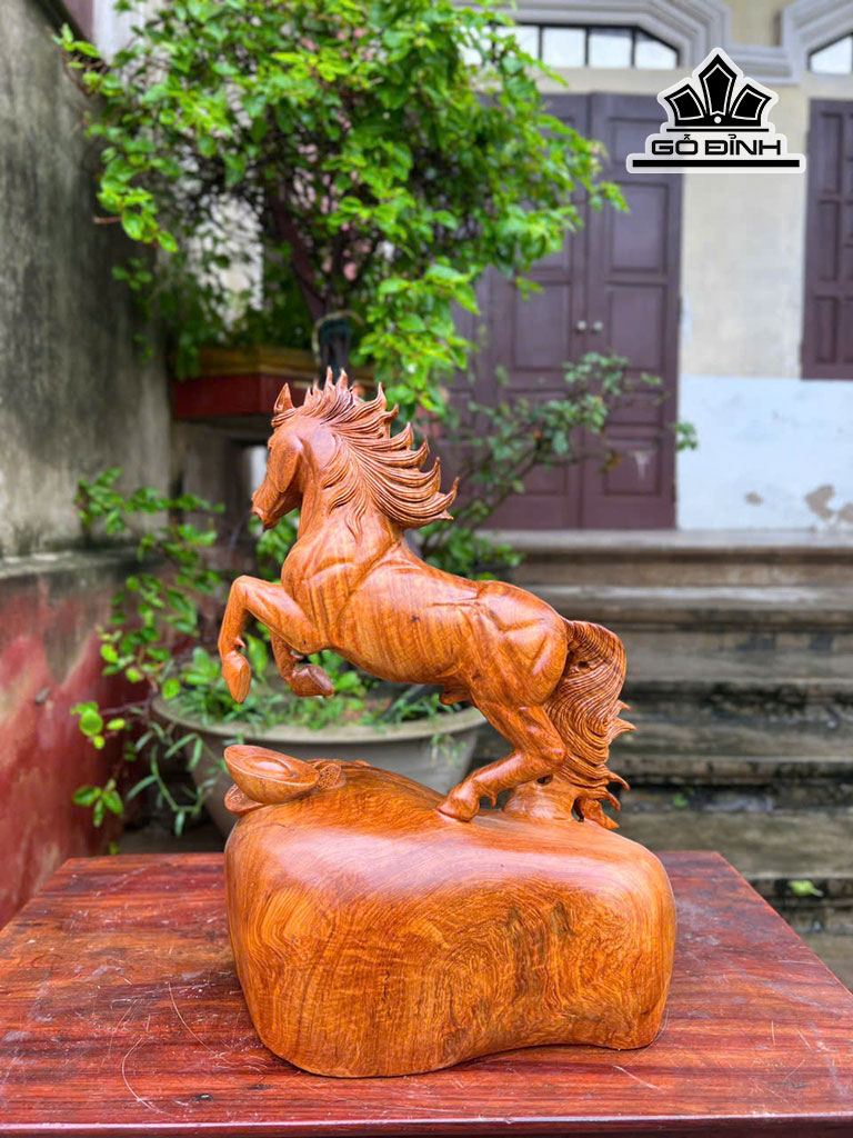 tuong-ngua-phong-thuy-nhat-ma-phi-thien-go-huong-cao-43-ngang-30-sau-20-cm-453716