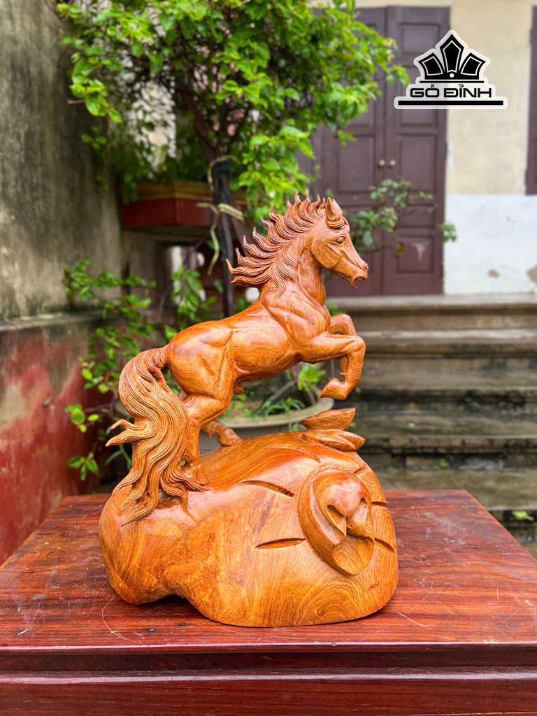 tuong-ngua-phong-thuy-nhat-ma-phi-thien-go-huong-cao-43-ngang-30-sau-20-cm-453717