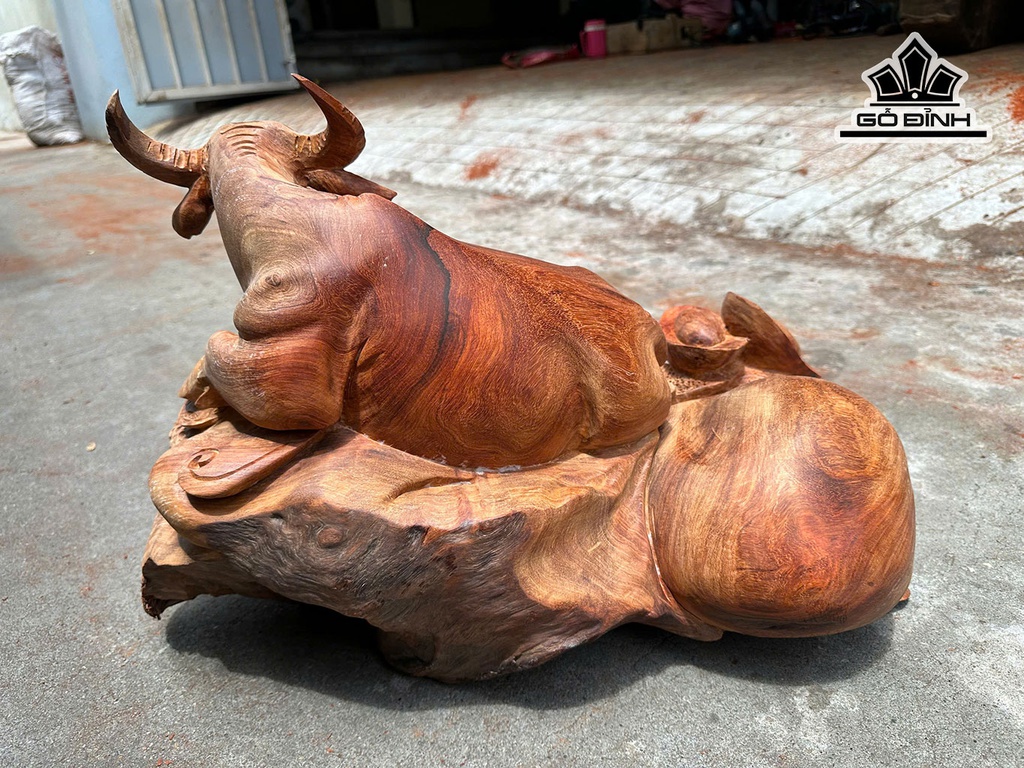 tuong-trau-go-huong-cao-55-ngang-39-sau-35-cm-454035