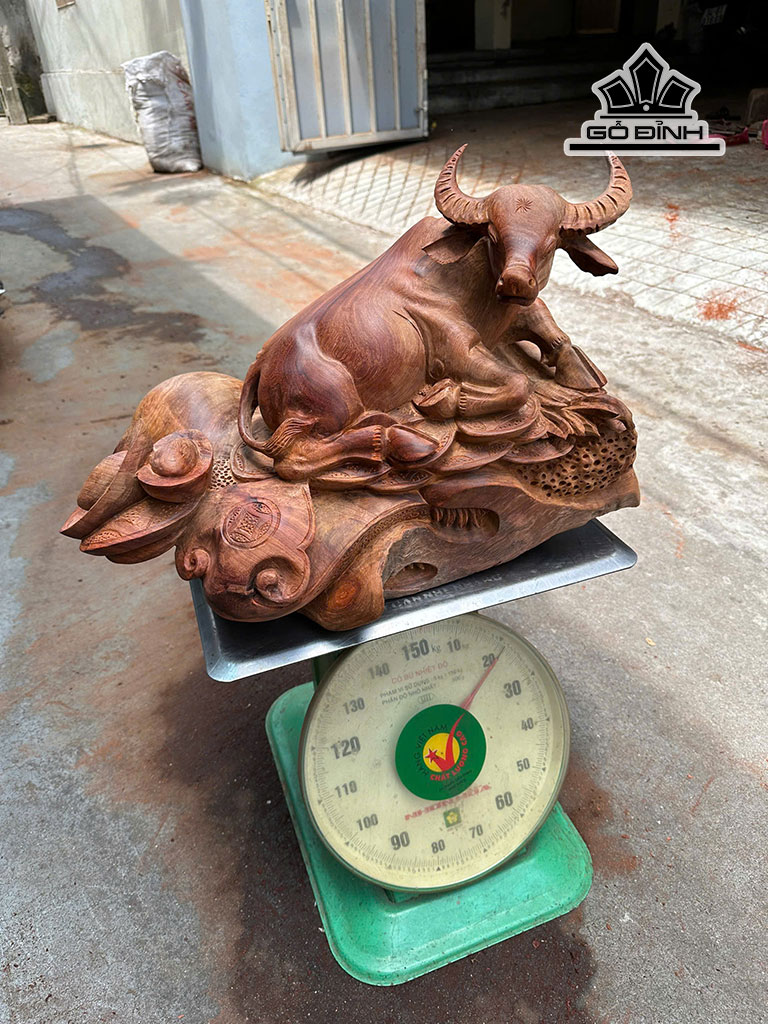 tuong-trau-go-huong-cao-55-ngang-39-sau-35-cm-454038