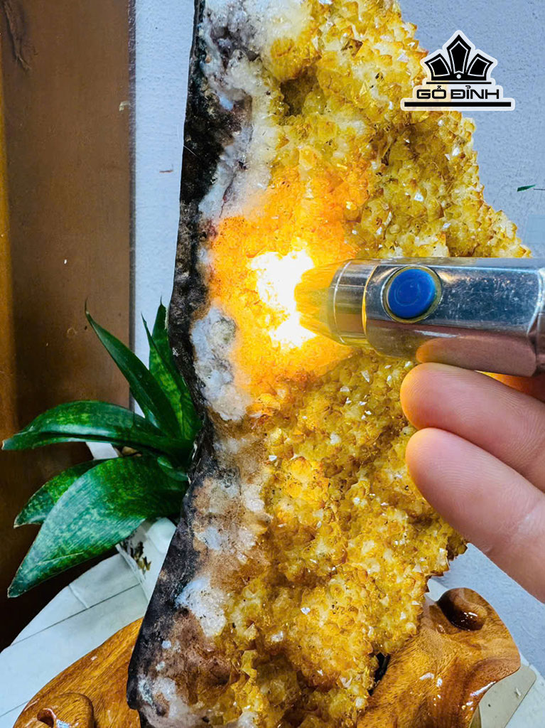 tac-pham-da-thach-anh-vang-cao-42-ngang-22-cm-nang-82kg-454503