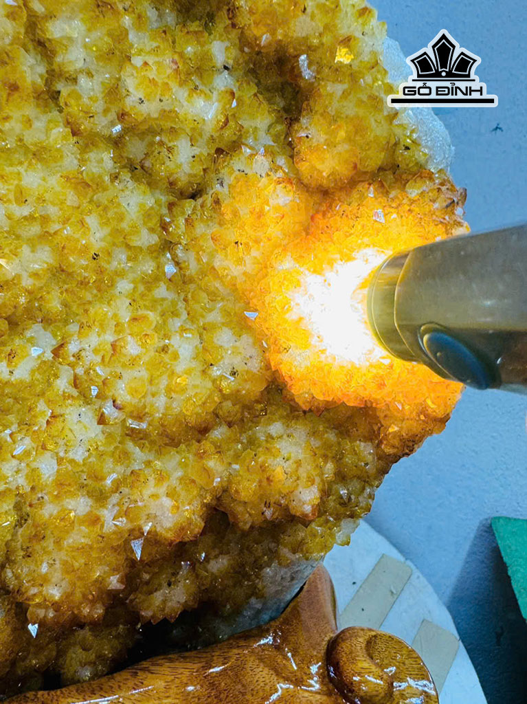 tac-pham-da-thach-anh-vang-cao-42-ngang-22-cm-nang-82kg-454505