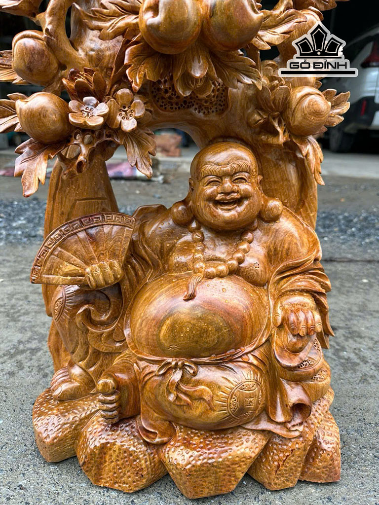 tuong-phat-di-lac-ngoi-dao-go-huong-cao-65-ngang-38-sau-20-cm-454918