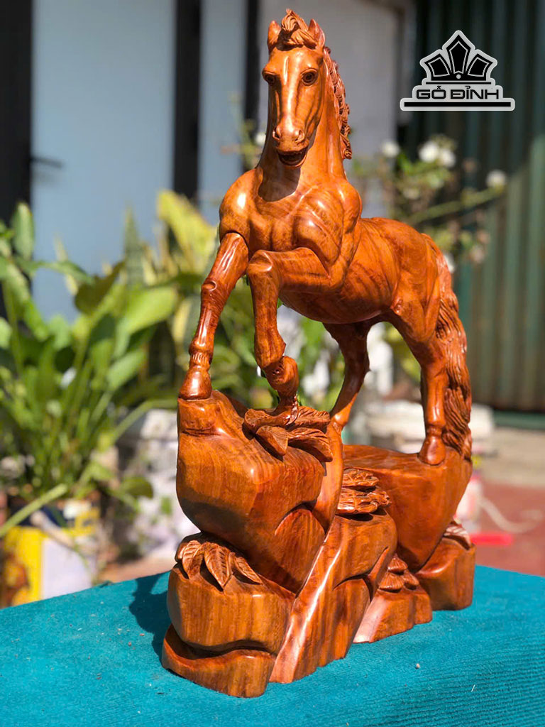 tuong-ngua-phong-thuy-nhat-ma-thong-dong-go-huong-cao-58-ngang-42-sau-14-cm-455211