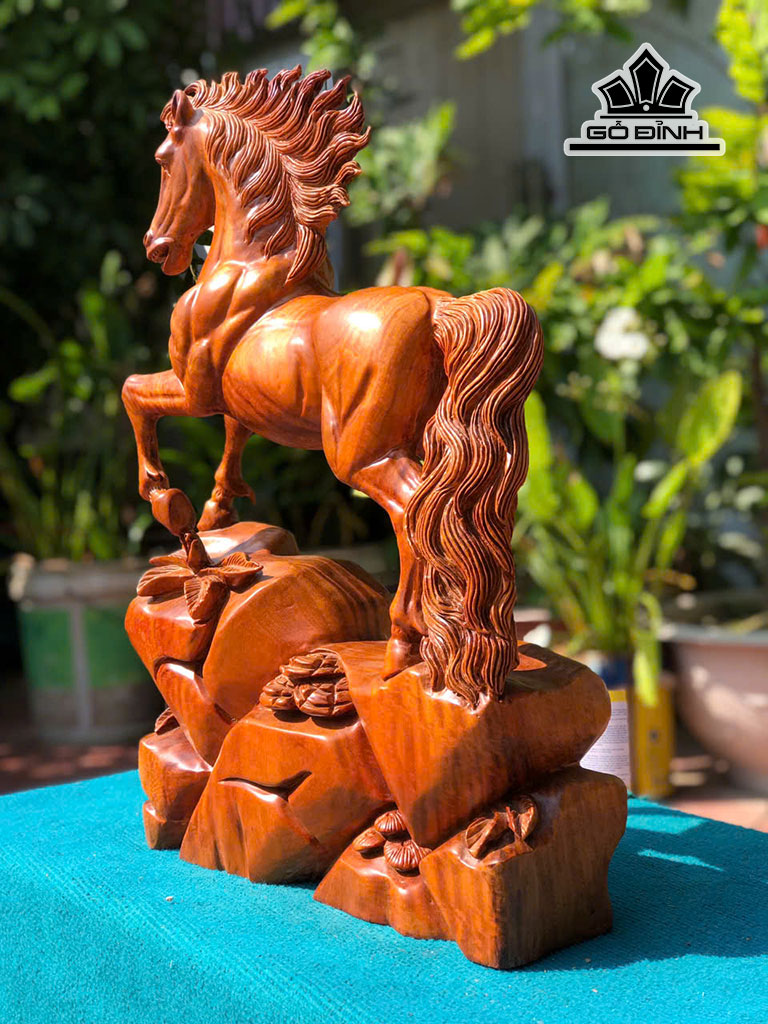 tuong-ngua-phong-thuy-nhat-ma-thong-dong-go-huong-cao-58-ngang-42-sau-14-cm-455212