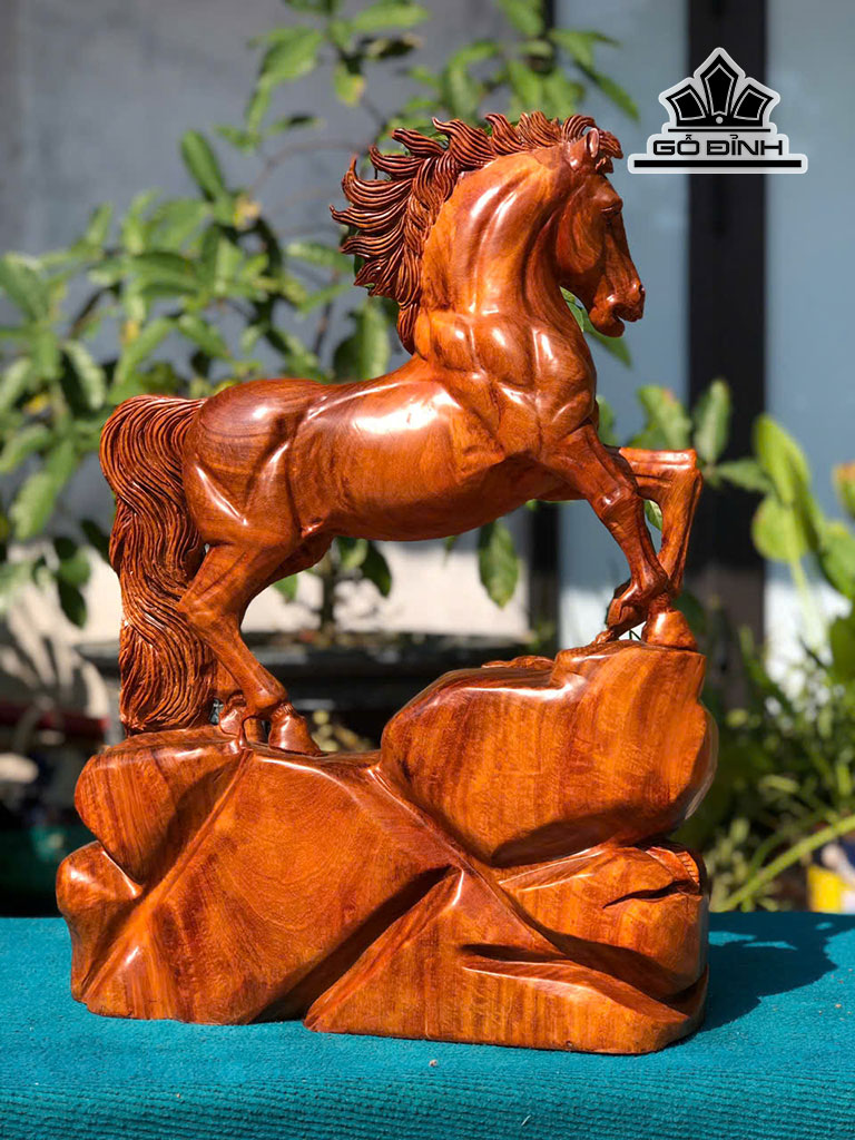 tuong-ngua-phong-thuy-nhat-ma-thong-dong-go-huong-cao-58-ngang-42-sau-14-cm-455213