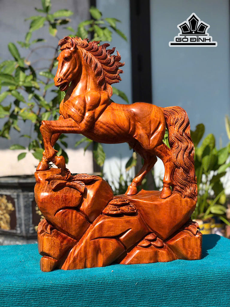 tuong-ngua-phong-thuy-nhat-ma-thong-dong-go-huong-cao-58-ngang-42-sau-14-cm-455214