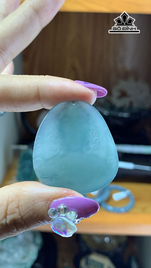 mat-day-quan-am-da-cam-thach-jadeite-a-myama-cao-386-ngang-335-sau-5-mm-115gr-455472