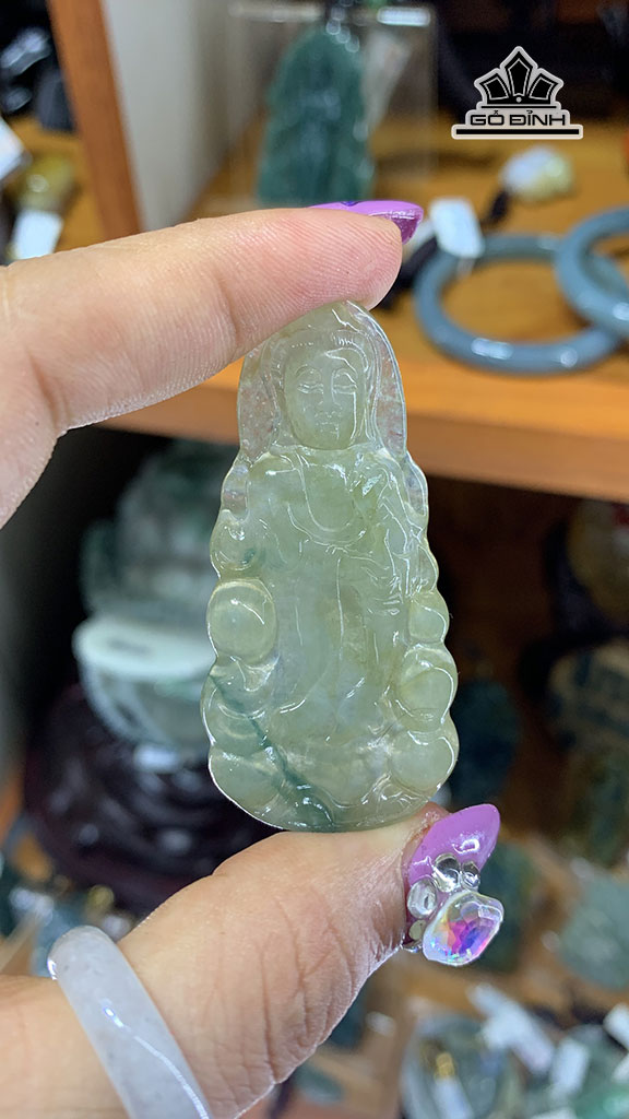 mat-day-quan-am-da-cam-thach-jadeite-a-myama-cao-549-ngang-26-5-sau-52-mm-129gr-455488