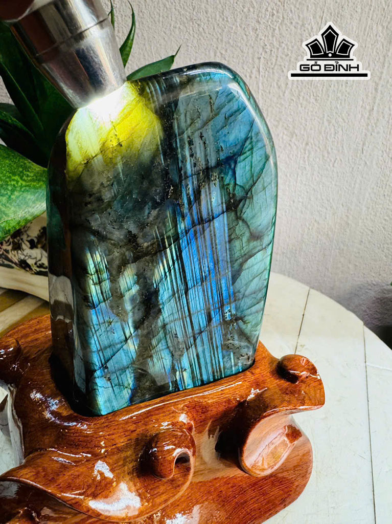 tac-pham-da-xa-cu-labradorite-cao-19-rong-8-cm-nang-19kg-455557