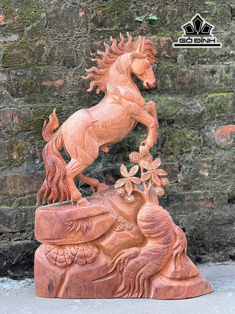 tuong-ngua-phong-thuy-nhat-ma-phi-thien-go-huong-cao-56-ngang-39-sau-14-cm-456318