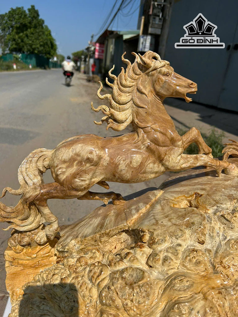 tuong-ngua-phong-thuy-nhat-ma-phi-thien-go-nu-nghien-cao-50-ngang-56-sau-35-cm-457111