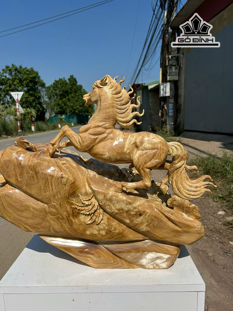 tuong-ngua-phong-thuy-nhat-ma-phi-thien-go-nu-nghien-cao-50-ngang-56-sau-35-cm-457114