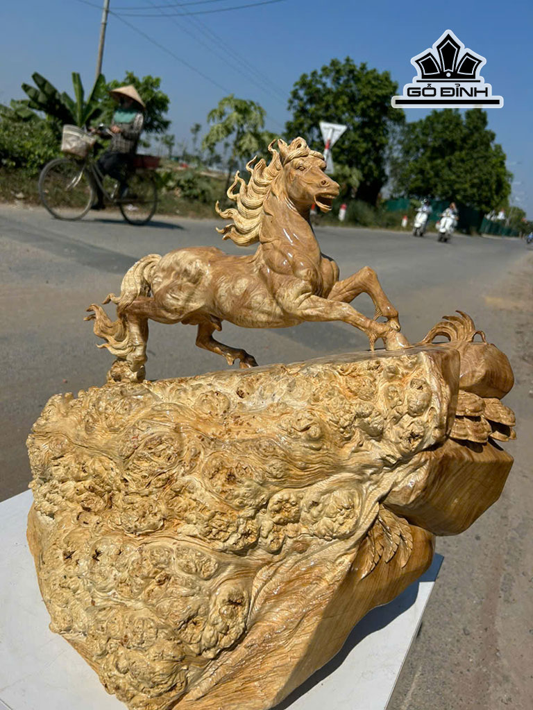 tuong-ngua-phong-thuy-nhat-ma-phi-thien-go-nu-nghien-cao-50-ngang-56-sau-35-cm-457115