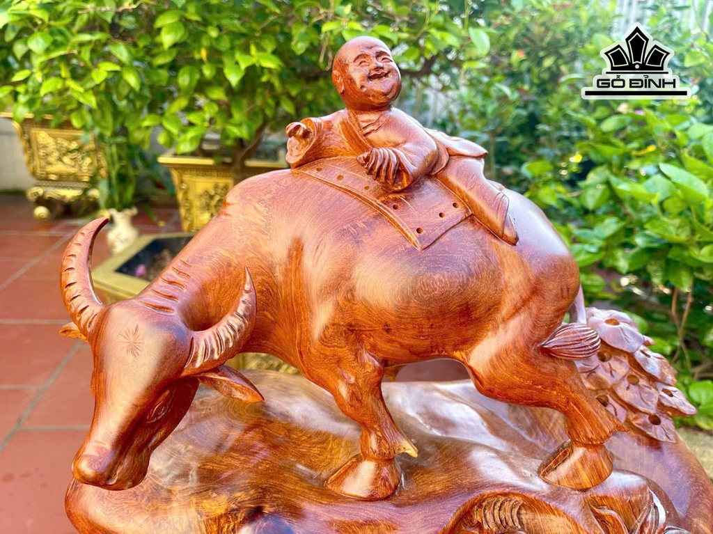 tuong-trau-mau-tu-go-huong-cao-50-ngang-45-sau-35-cm-457516