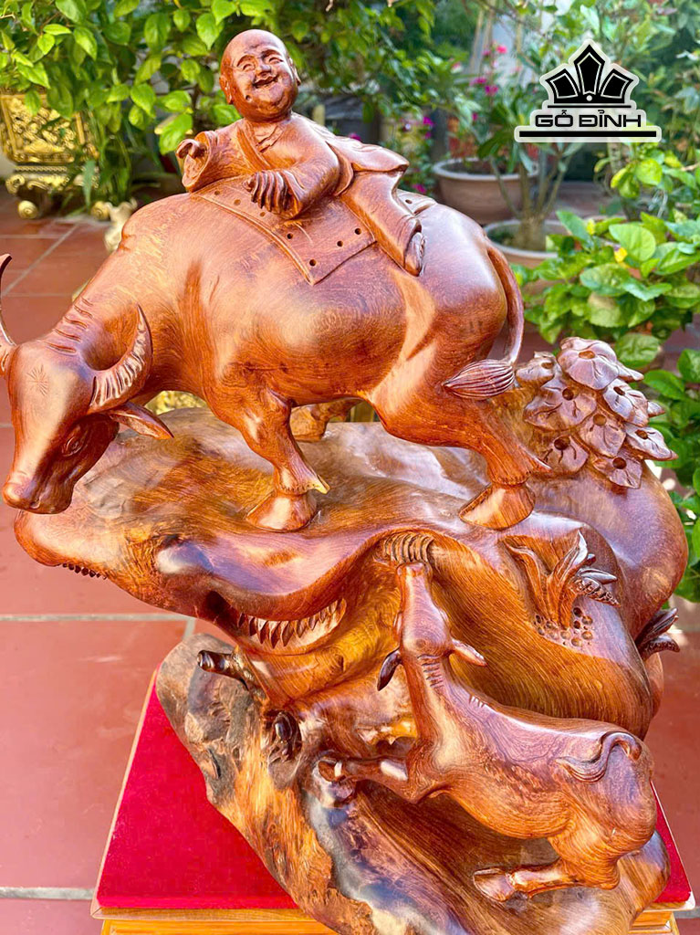 tuong-trau-mau-tu-go-huong-cao-50-ngang-45-sau-35-cm-457519