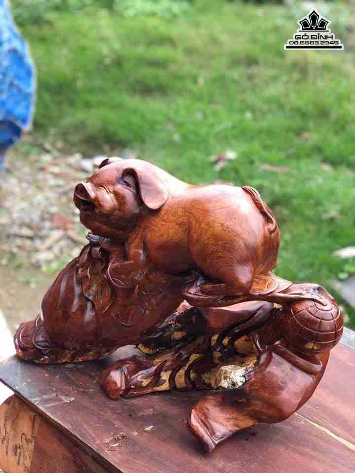 gia-Tuong-Heo-Om-Tien-go-huong-