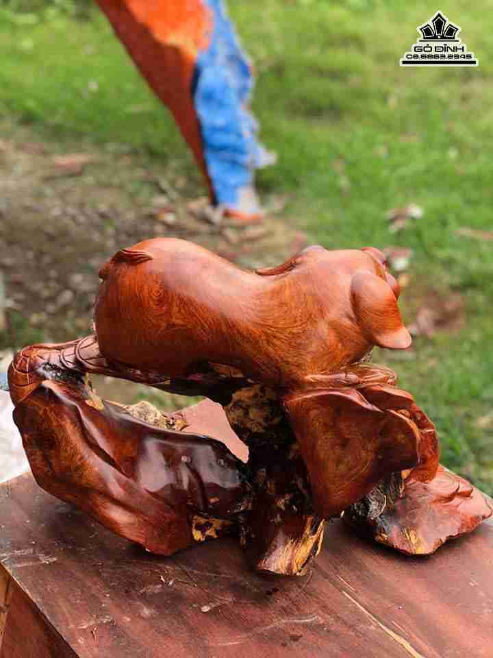 gia-Tuong-Heo-Om-Tien-go-huong-