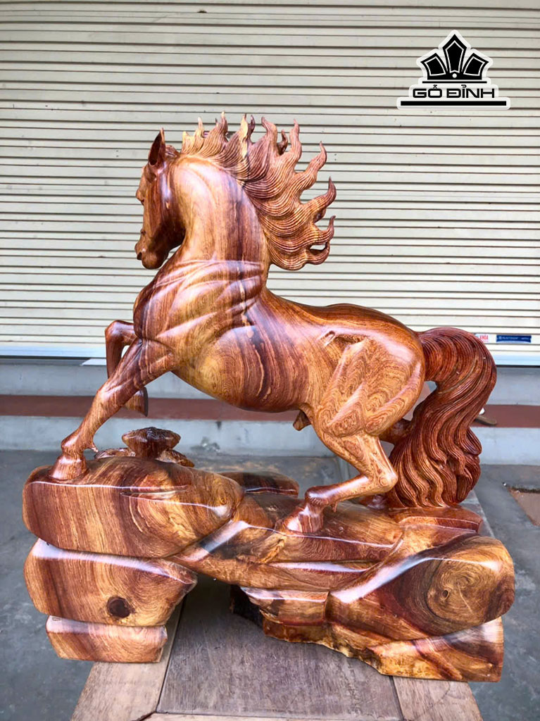 tuong-ngua-phong-thuy-nhat-ma-thong-dong-go-huong-cao-50-ngang-44-sau-15-cm-458543