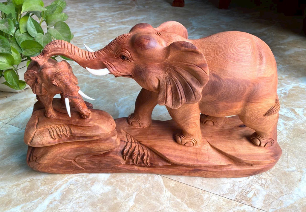 tuong-voi-mau-tu-go-huong-cao-29-ngang-52-sau-16-cm-461764