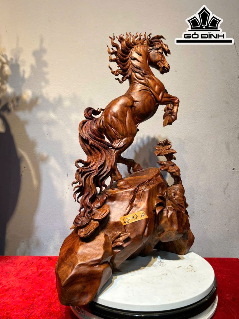 tuong-ngua-phong-thuy-nhat-ma-phi-thien-go-sua-cao-62-ngang-42-sau-17-cm-464448