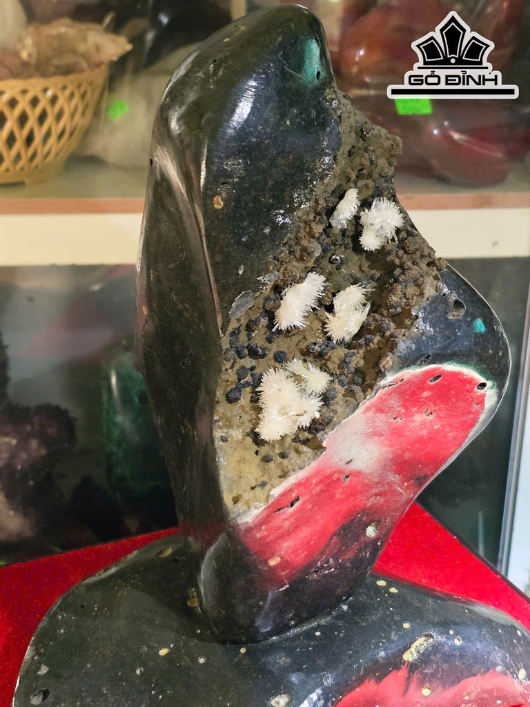 nhung-bong-hoa-uu-dam-da-tram-tich-cao-28-ngang-21-cm-nang-56kg-467300