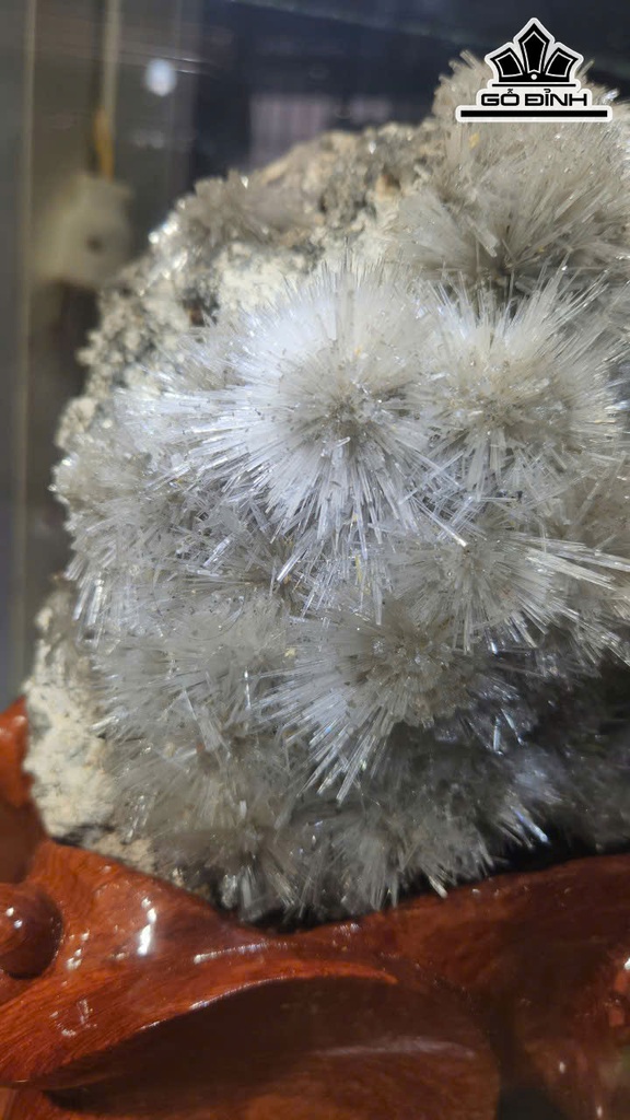 nhung-bong-hoa-uu-dam-da-tram-tich-cao-33-ngang-32-cm-nang-95kg-467305