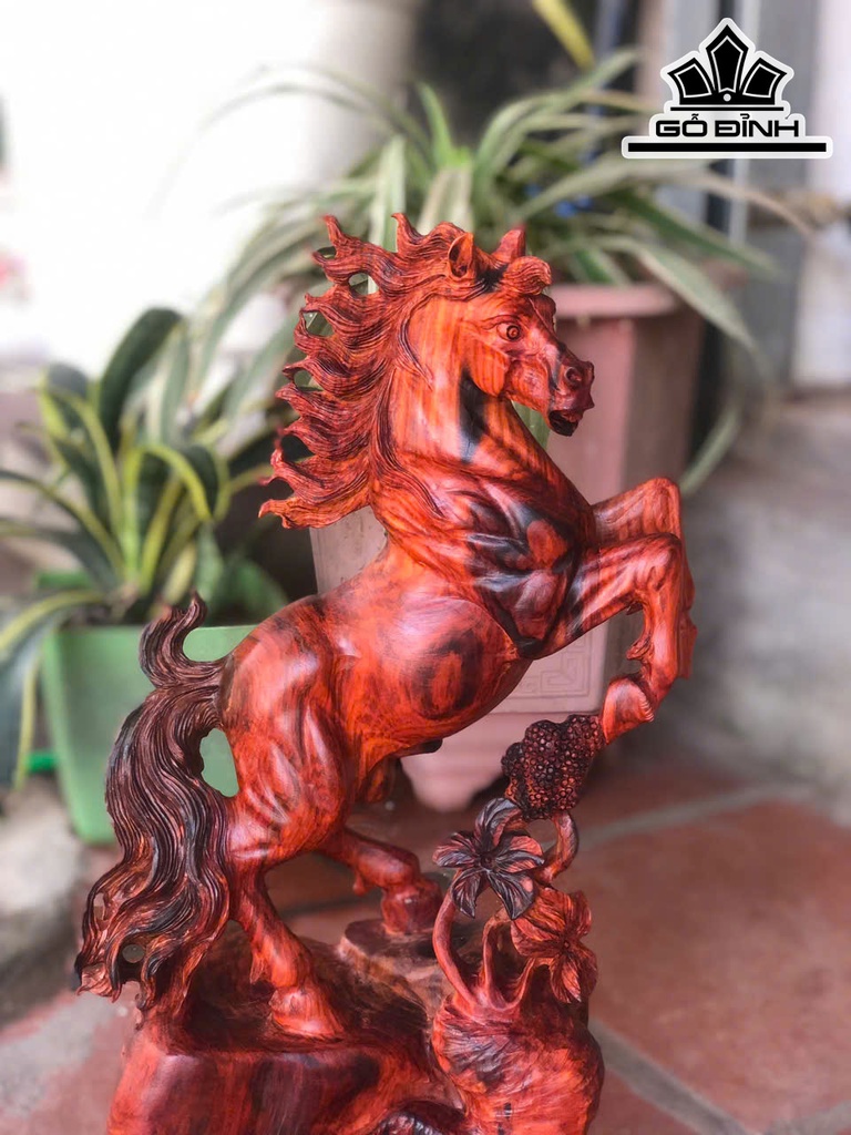 tuong-ngua-phong-thuy-nhat-ma-phi-thien-go-trac-cao-42-ngang-22-sau-12-cm-467800