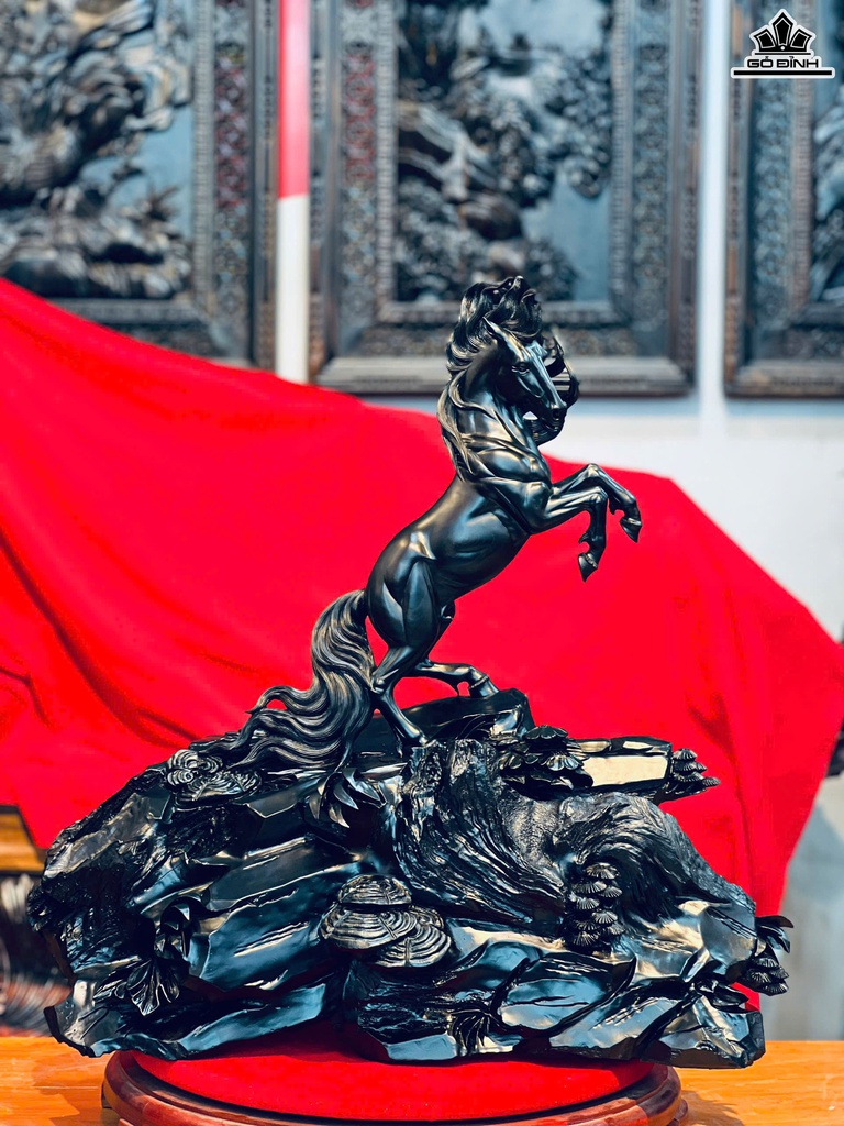 tuong-ngua-phong-thuy-go-mun-sung-cao-58-ngang-58-sau-32-cm-467929