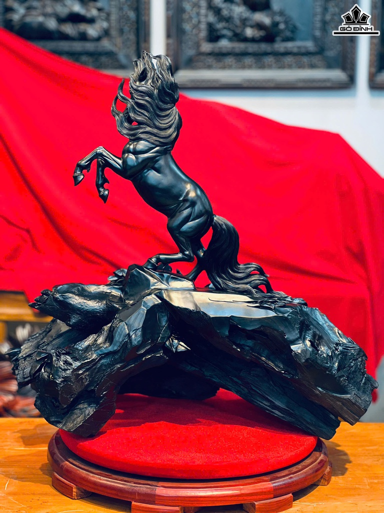 tuong-ngua-phong-thuy-go-mun-sung-cao-58-ngang-58-sau-32-cm-467930