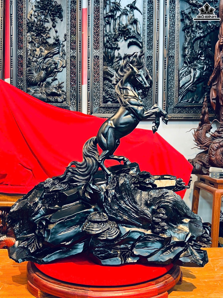 tuong-ngua-phong-thuy-go-mun-sung-cao-58-ngang-58-sau-32-cm-467931