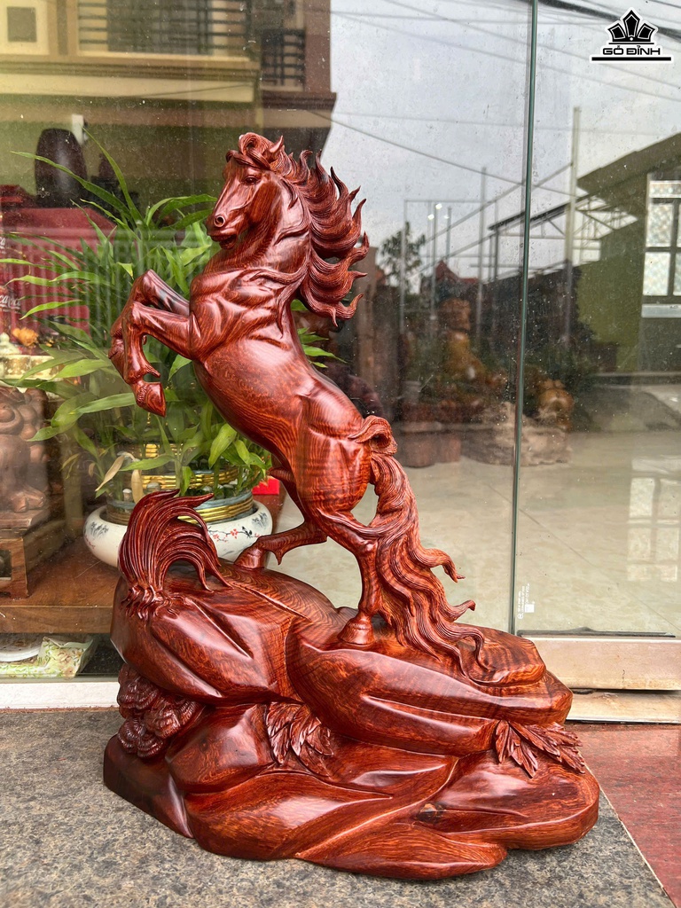 tuong-ngua-phong-thuy-nhat-ma-phi-thien-go-cam-cao-50-ngang-40-sau-18-cm-468004