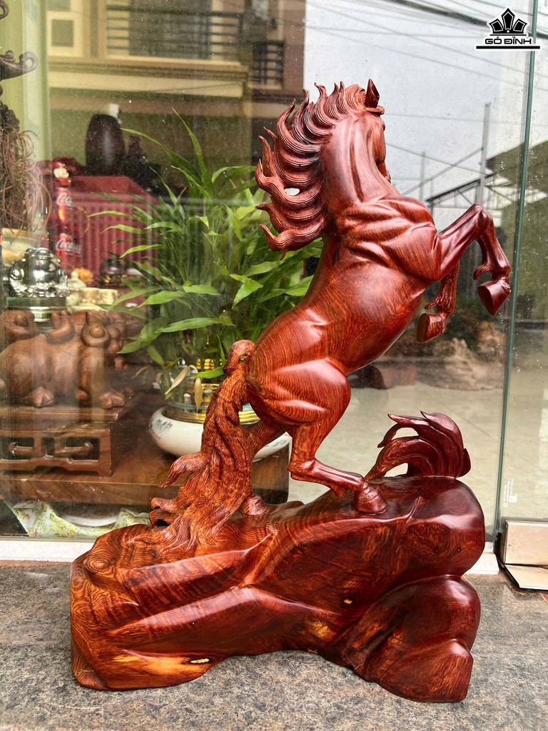 tuong-ngua-phong-thuy-nhat-ma-phi-thien-go-cam-cao-50-ngang-40-sau-18-cm-468005