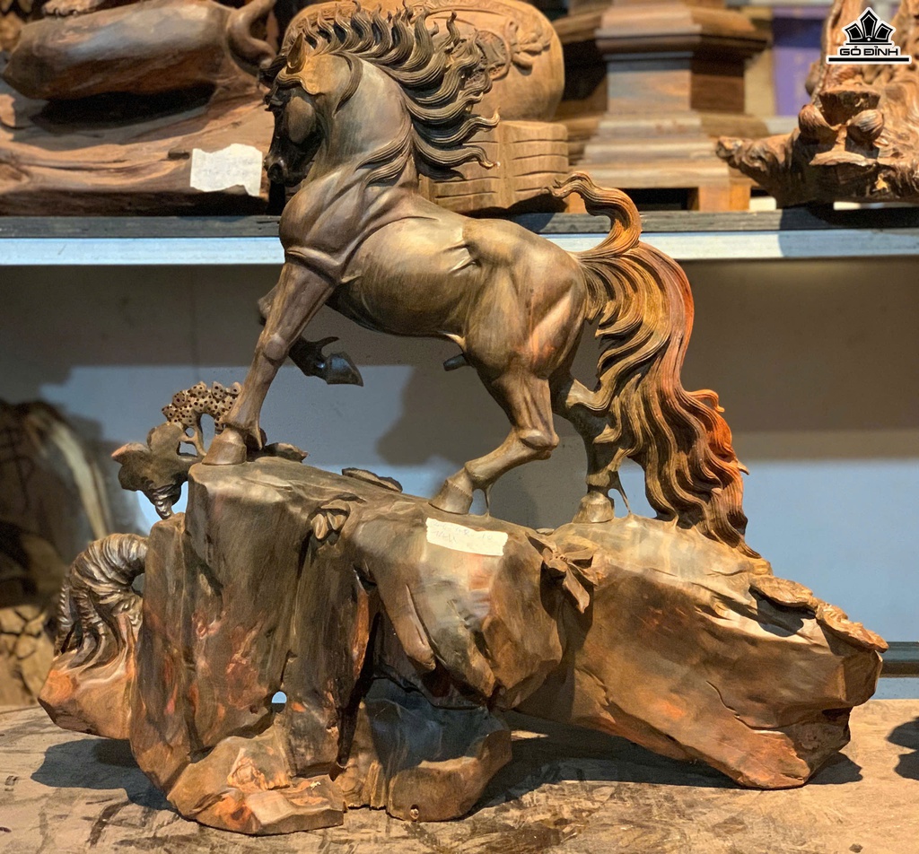 tuong-ngua-phong-thuy-nhat-ma-thong-dong-go-trac-cao-48-ngang-46-sau-18-cm-468540