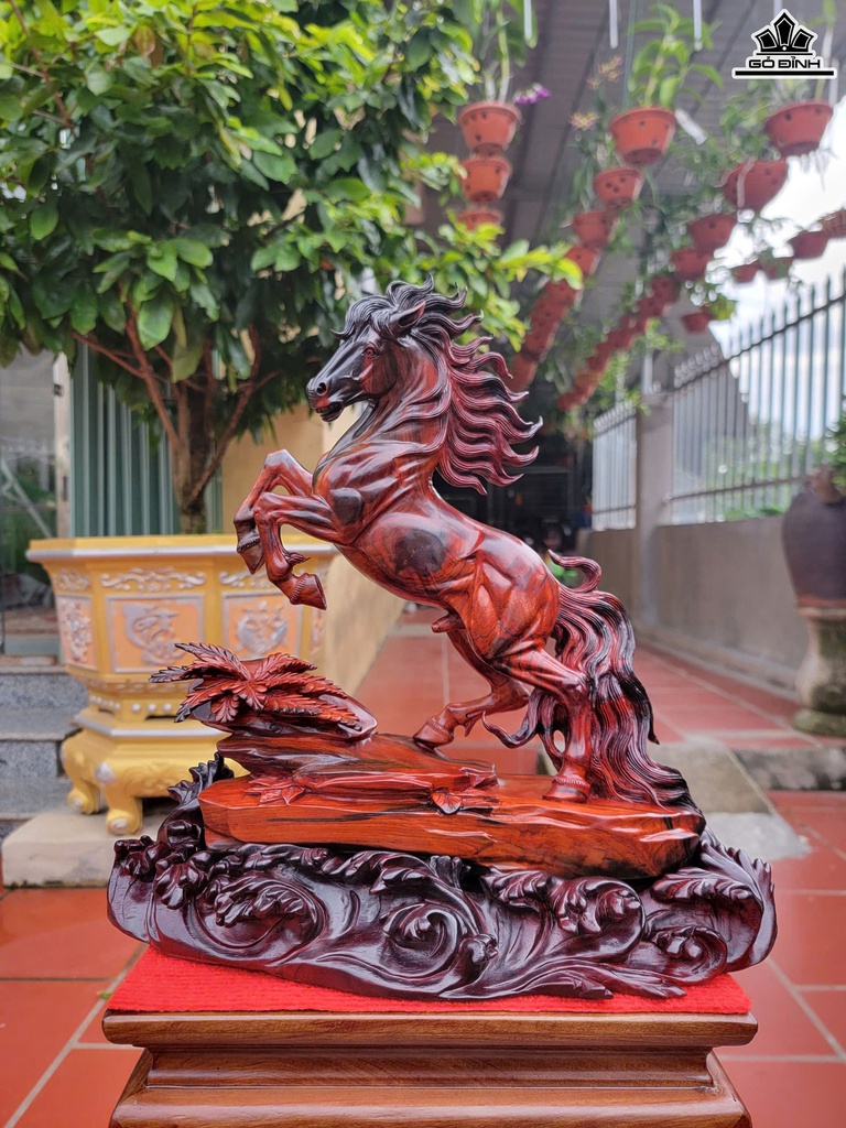 tuong-ngua-phong-thuy-nhat-ma-phi-thien-go-huong-cao-38-ngang-37-sau-18-cm-de-go-huong-4x6x6-cm-468913