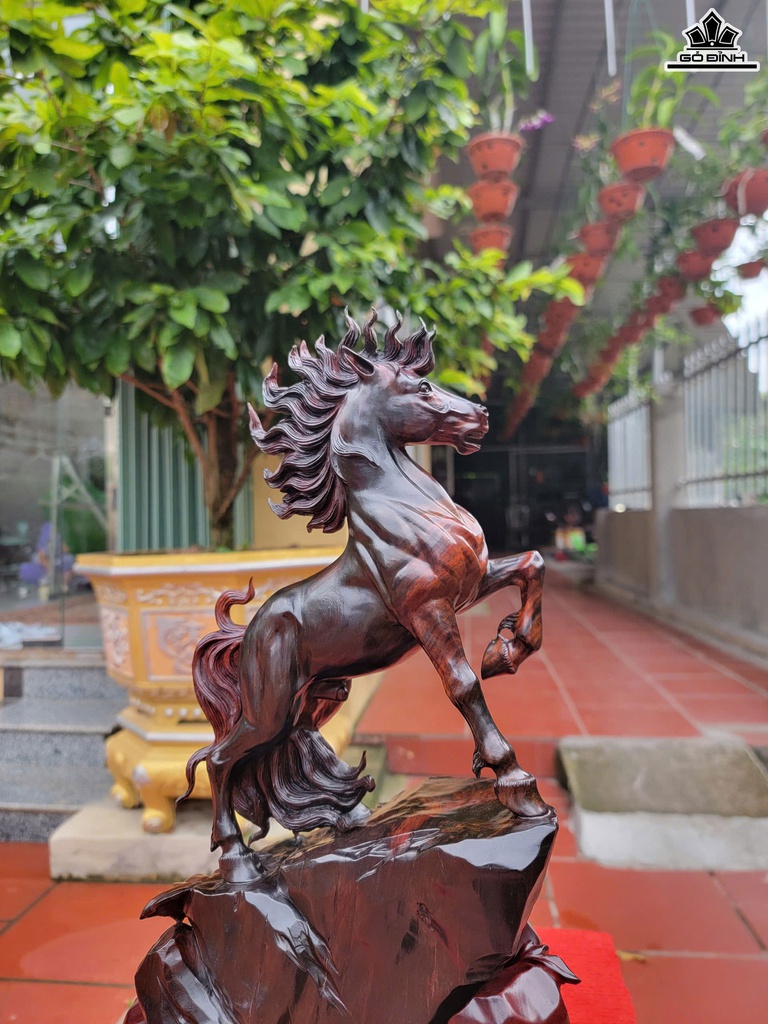 tuong-ngua-phong-thuy-nhat-ma-thong-dong-go-trac-cao-43-ngang-33-sau-20-cm-de-go-huong-468927