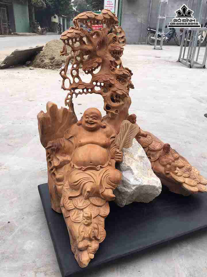 Tuong-Phat-Di-Lac-ngoi-goc-tung-go-ngoc-am