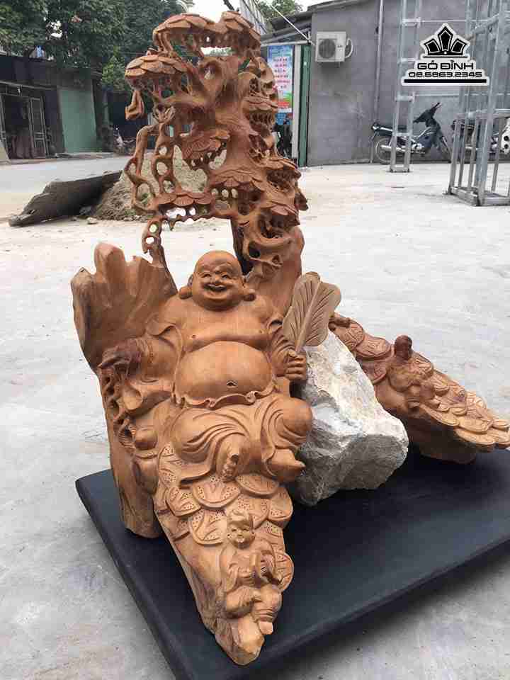 Tuong-Phat-Di-Lac-ngoi-goc-tung-go-ngoc-am