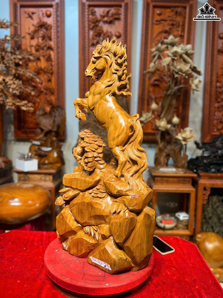 tuong-ngua-phong-thuy-nhat-ma-phi-thien-go-ngoc-am-cao-87-ngang-42-sau-25-cm-470140