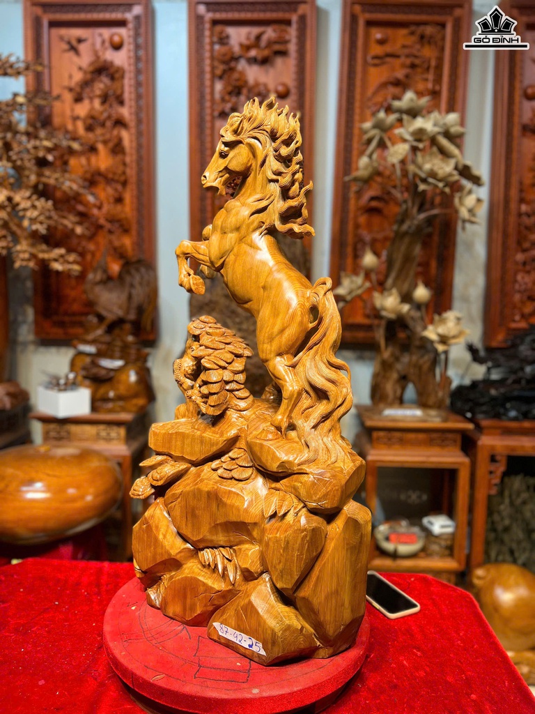 tuong-ngua-phong-thuy-nhat-ma-phi-thien-go-ngoc-am-cao-87-ngang-42-sau-25-cm-470141