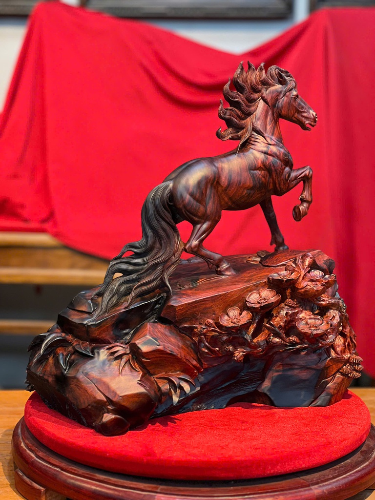 tuong-ngua-phong-thuy-nhat-ma-thong-dong-go-trac-cao-41-ngang-41-sau-27-cm-470144