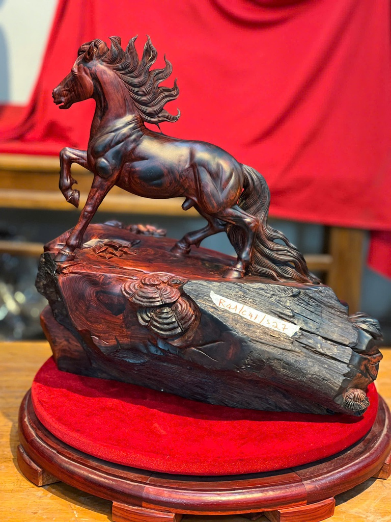 tuong-ngua-phong-thuy-nhat-ma-thong-dong-go-trac-cao-41-ngang-41-sau-27-cm-470146